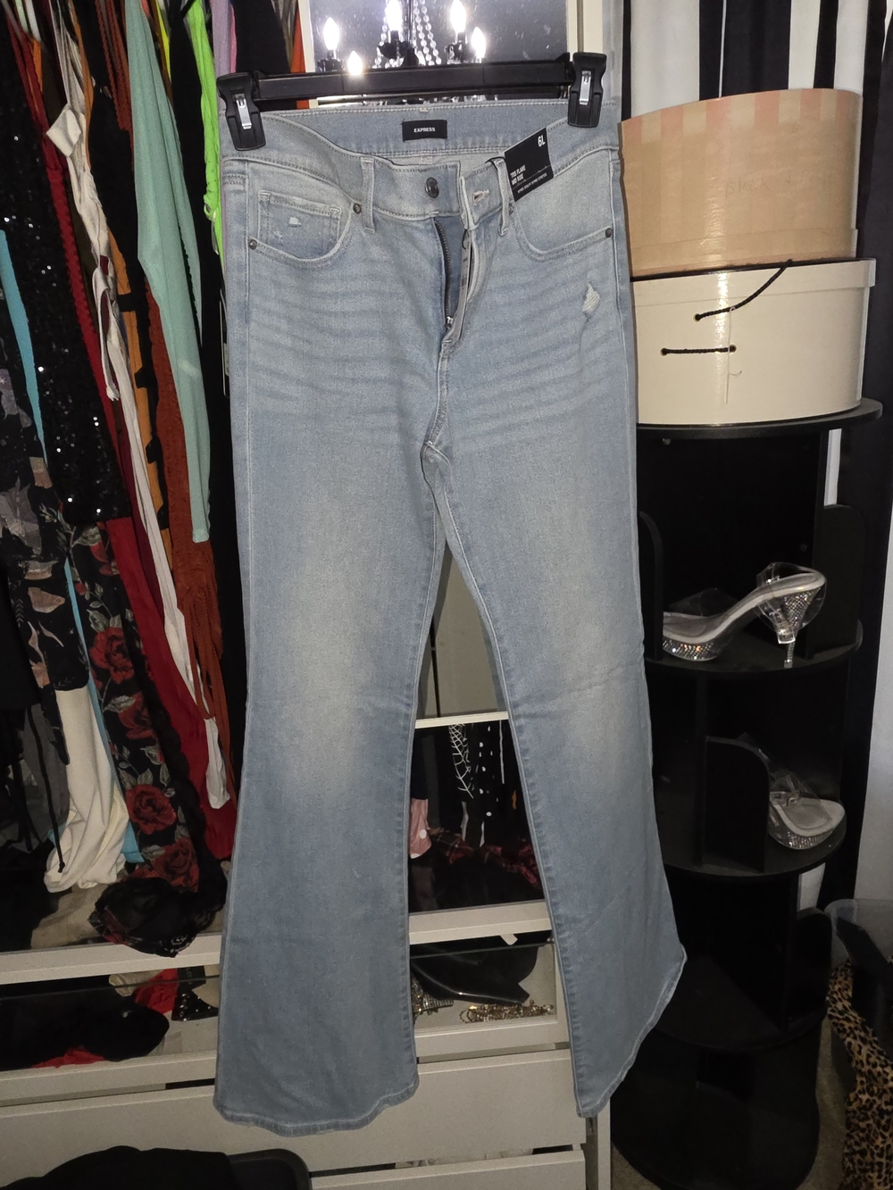 NWT Express Light Wash Mid-rise Flared Jeans, sz 6L, Hippie, 70's, festival